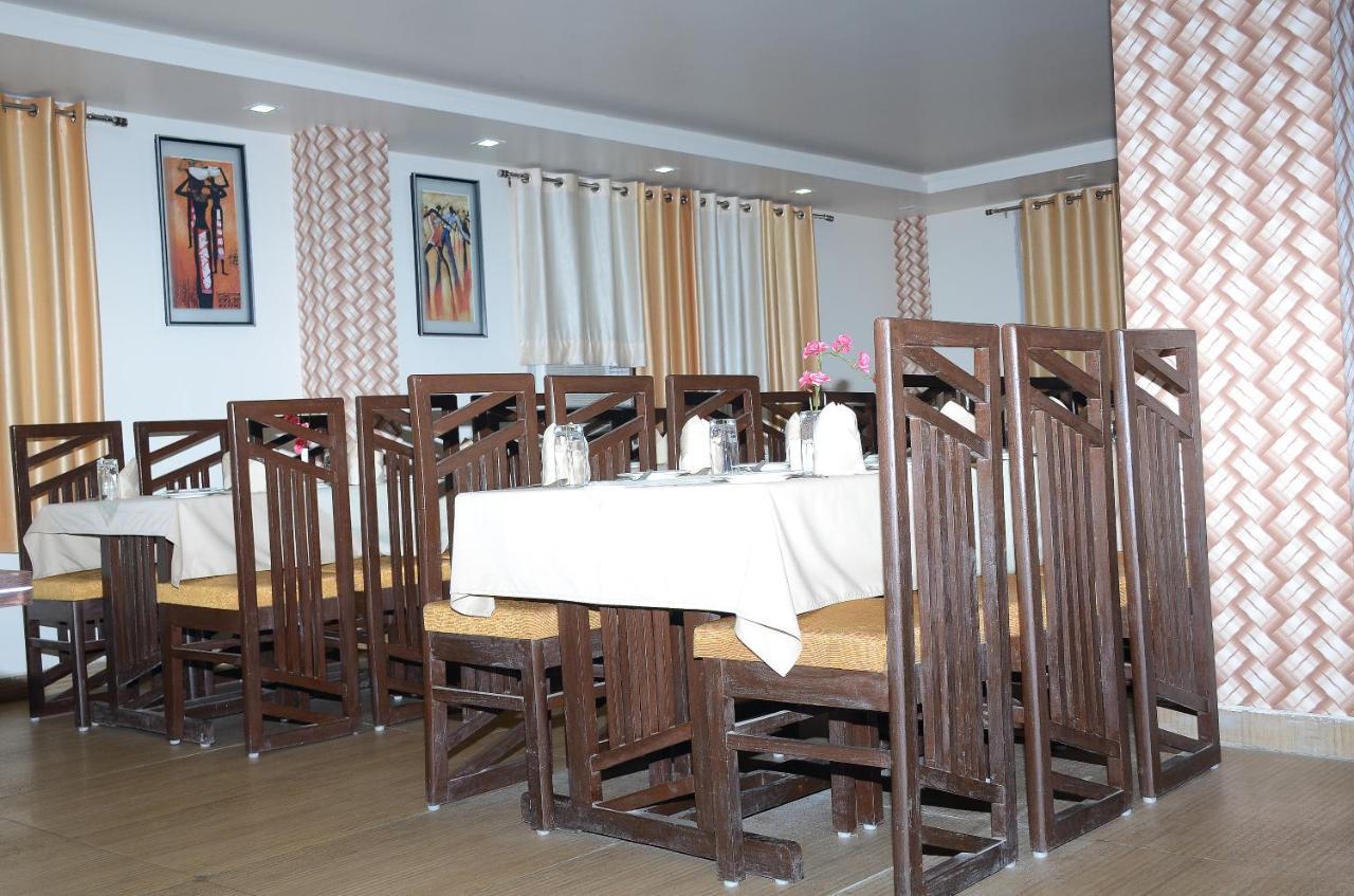 Vaishnavi Clarks Inn Buxar Exterior photo